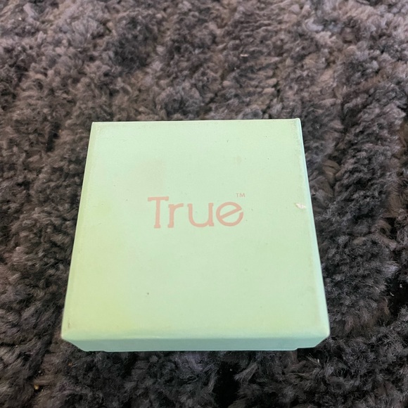 6 pairs of sterling silver studs. Never worn - Picture 3 of 3